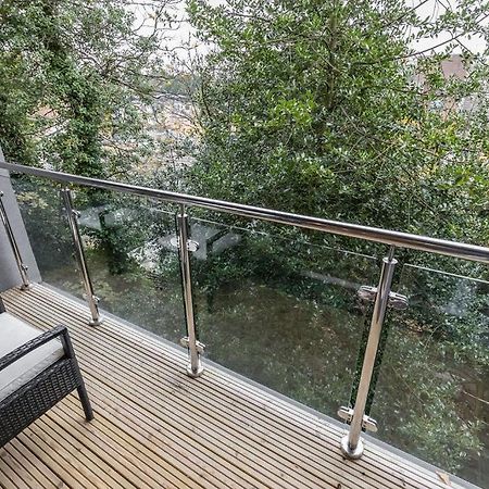 Stylish Town Centre Apartment, W Parking, Nr Beach ボーンマス エクステリア 写真