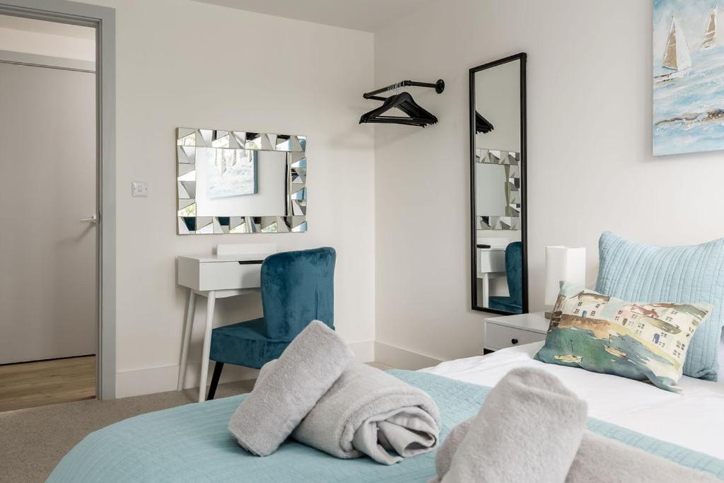 Stylish Town Centre Apartment, W Parking, Nr Beach ボーンマス エクステリア 写真