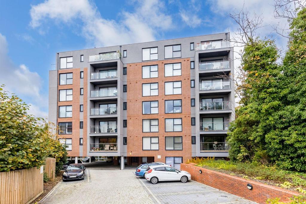 Stylish Town Centre Apartment, W Parking, Nr Beach ボーンマス エクステリア 写真