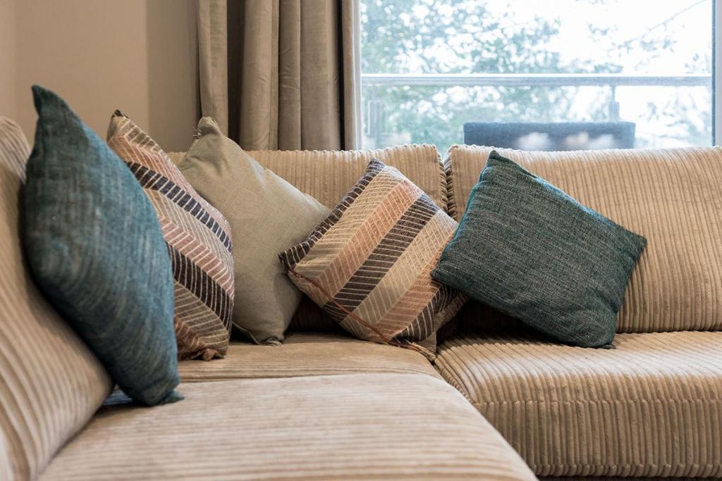 Stylish Town Centre Apartment, W Parking, Nr Beach ボーンマス エクステリア 写真