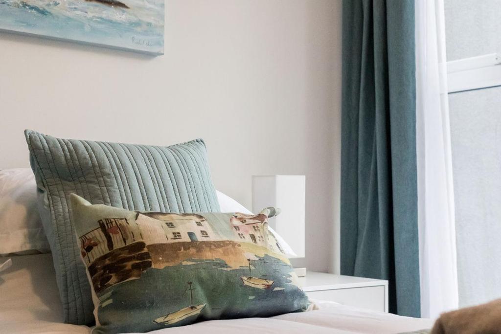 Stylish Town Centre Apartment, W Parking, Nr Beach ボーンマス エクステリア 写真