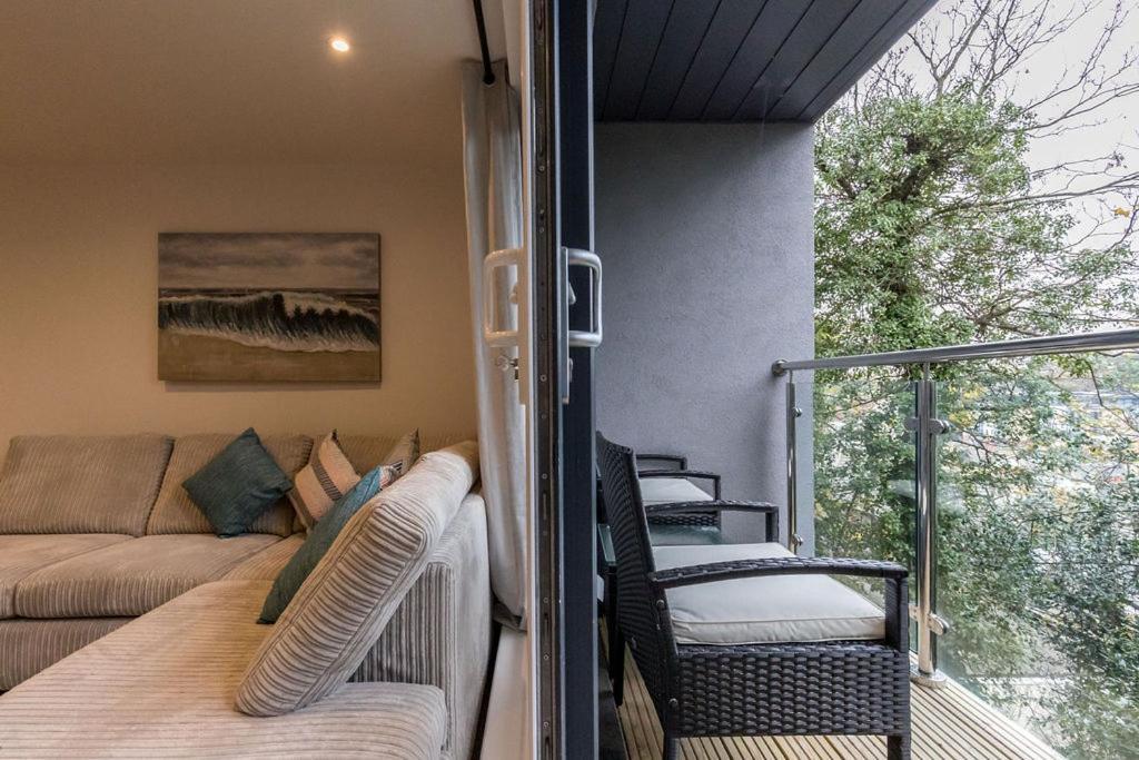 Stylish Town Centre Apartment, W Parking, Nr Beach ボーンマス エクステリア 写真