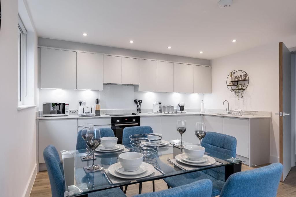 Stylish Town Centre Apartment, W Parking, Nr Beach ボーンマス エクステリア 写真