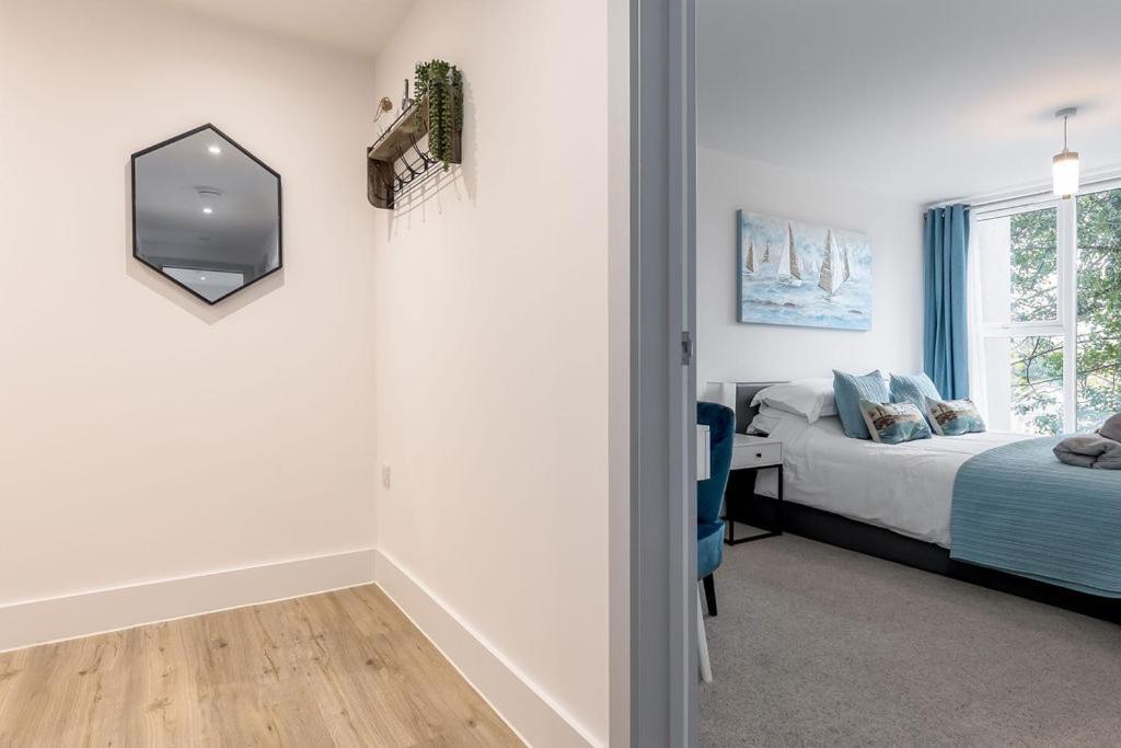 Stylish Town Centre Apartment, W Parking, Nr Beach ボーンマス エクステリア 写真