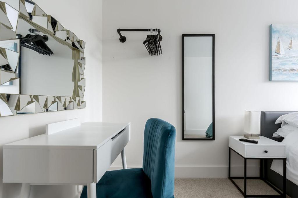 Stylish Town Centre Apartment, W Parking, Nr Beach ボーンマス エクステリア 写真