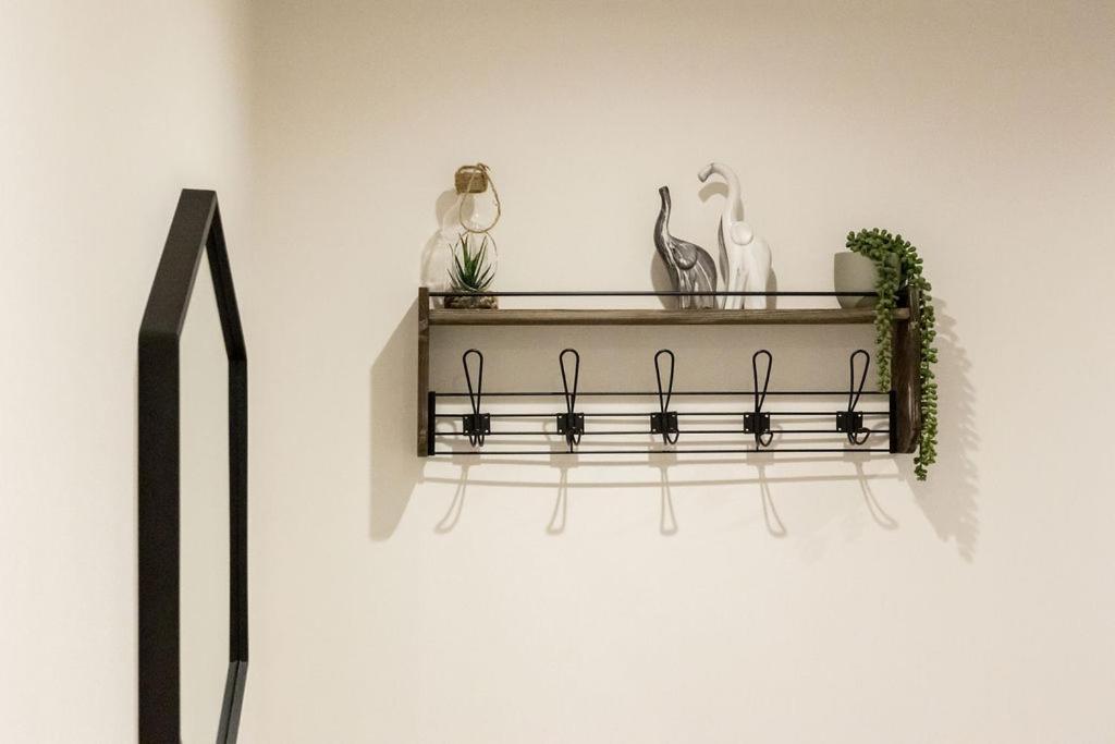 Stylish Town Centre Apartment, W Parking, Nr Beach ボーンマス エクステリア 写真