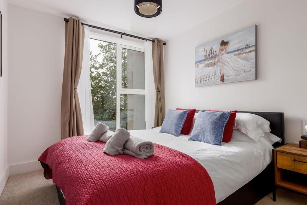 Stylish Town Centre Apartment, W Parking, Nr Beach ボーンマス エクステリア 写真