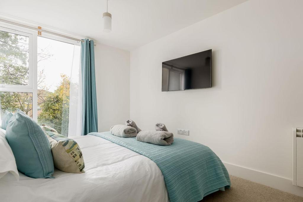 Stylish Town Centre Apartment, W Parking, Nr Beach ボーンマス エクステリア 写真