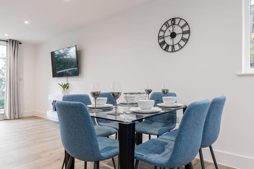 Stylish Town Centre Apartment, W Parking, Nr Beach ボーンマス エクステリア 写真